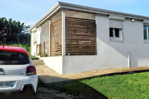 Εξωτερική όψη, Appartement charmant à Sainte-Rose avec terrasse et jardin – 65 m² (Appartement charmant a Sainte-Rose avec terrasse et jardin – 65 m²) in Σεντ Ρόουζ