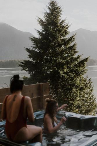 สภาพแวดล้อมโดยรอบ, First Light - Waterfront, Hot tub, Sauna, EV in ทอฟิโน่