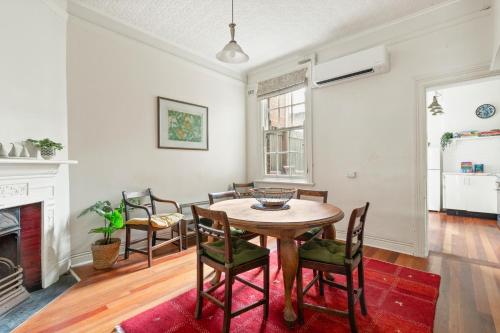 Quaint 3-Bed Heritage Home in the Heart of Sydney - image 14