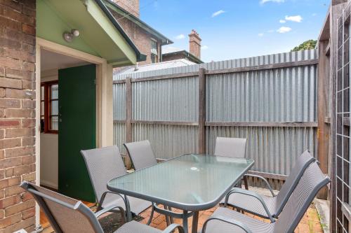Quaint 3-Bed Heritage Home in the Heart of Sydney - image 10