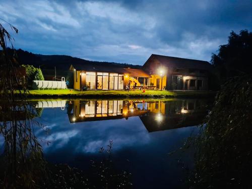 Casa Pescarului JIM in เทอร์นูเซเวอริน