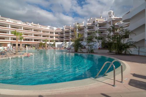 Paloma Beach Apartments - main image