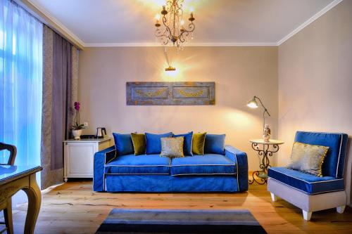 Hotel Antique - image 14