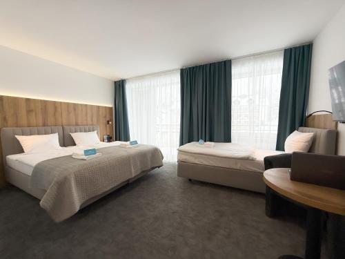 3 twin beds