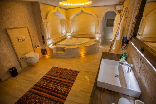 Kupaonica, Nino Cave Suite in Urgup