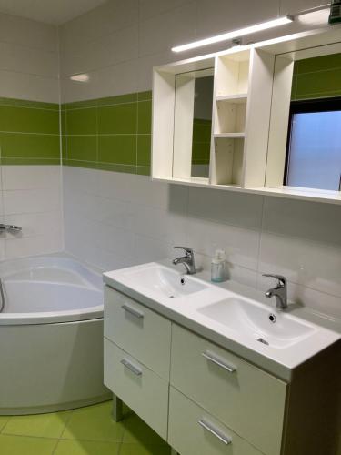 Vannas istaba, Kankalin vendégház (Kankalin vendeghaz) in Cotormani