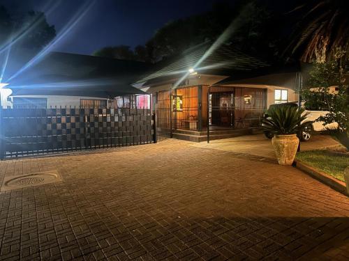 Ieeja, Seven Olives Guest Rooms in Tabazimbi