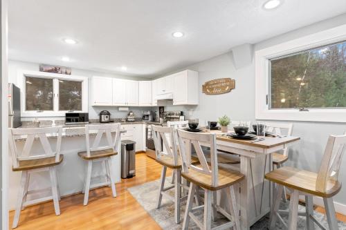 Létesítmények, 20Percent-off-Intro,15-min-to-SundayRiver,Hot-tub,Sauna,Pet-Kid-Friendly in Bethel (ME)
