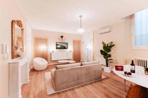 Central 2-Bedroom Apartment with Free Parking and High-Speed Wi-Fi