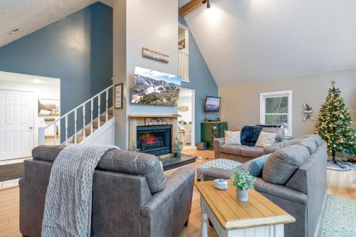 20Percent-off-Intro,15-min-to-SundayRiver,Hot-tub,Sauna,Pet-Kid-Friendly in Bethel (ME)