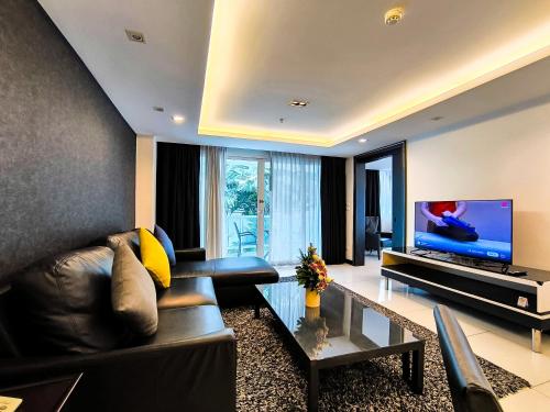 One-Bedroom Deluxe Suite With Large Balcony