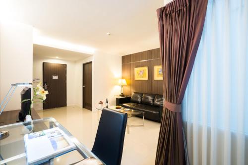 Suite, plus, junior