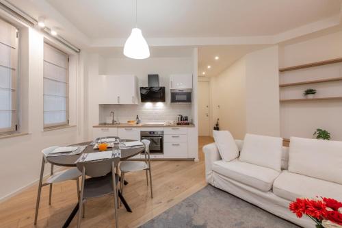Longhena, 7 – Total white apartment, Milan