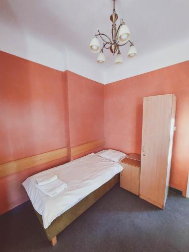2 twin beds