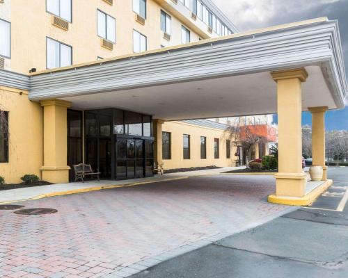 Clarion Hotel Somerset - New Brunswick - image 11