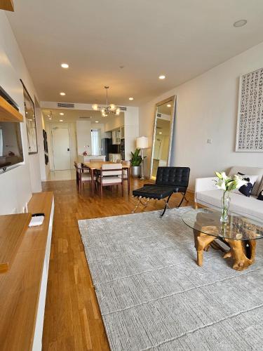 Seaview 2-Bedroom Apartment (Shared Rooftop Pool) image 1