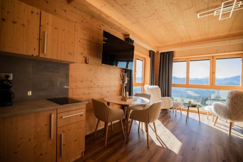 virtuve, Studio Wild Park Panorama with Hot tub and Sauna in Ravne na Koroskem