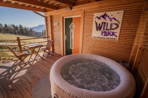 Karstais baseins, Studio Wild Park Panorama with Hot tub and Sauna in Ravne na Koroskem