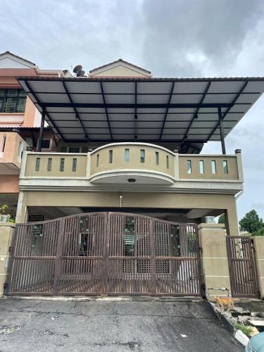 8 Rooms Budget 3 Tingkat USM Gelugor Georgetown