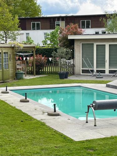 Maison Saint Tropez Eindhoven - image 7