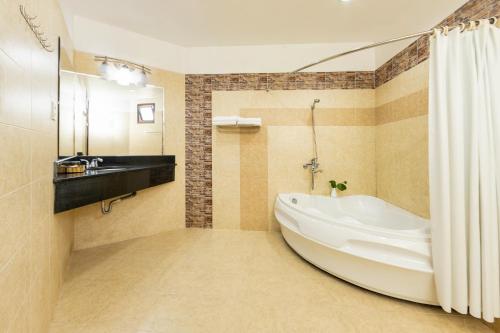 Family Room image 3