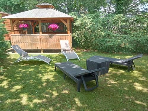 Spa, La Roulotte du Parc in Saint-Priest-des-Champs