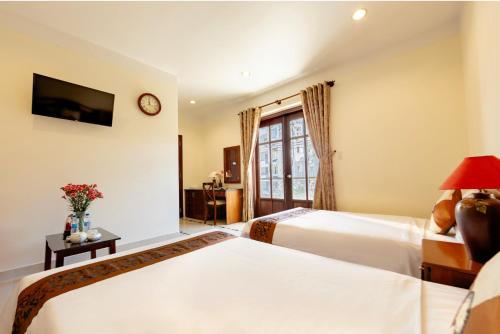 Superior Double or Twin Room with City View image 7