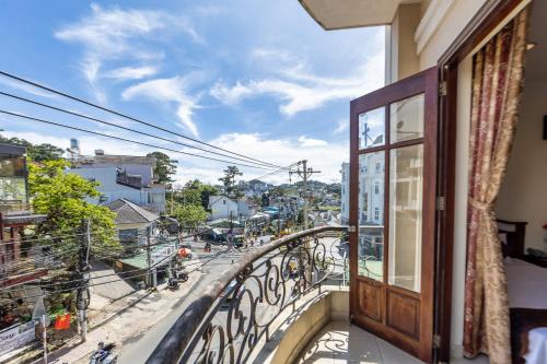 Superior Double or Twin Room with City View image 2
