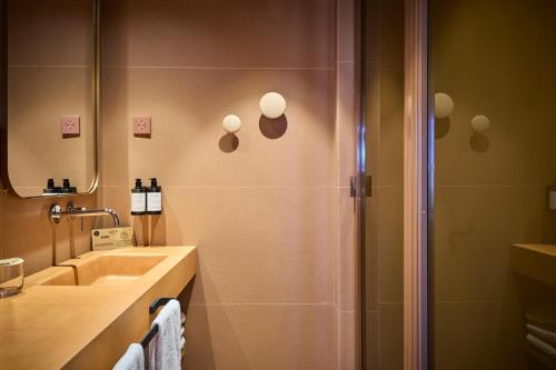 Barcelona Princess - image 5