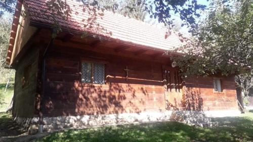 Stara hiža (Stara hiza) in Gorkovec