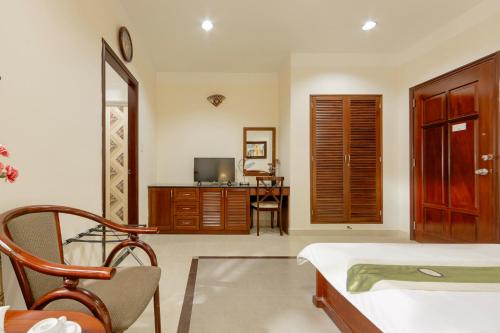 Standard Double or Twin Room image 5