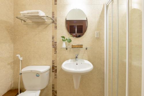 Standard Double or Twin Room image 1
