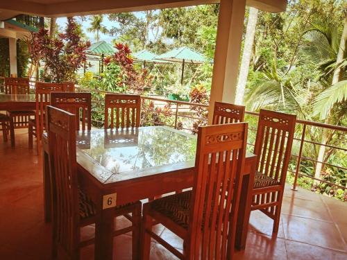 Restorāns, Rainforest Lodge Deniyaya Singheraja in Kotapola