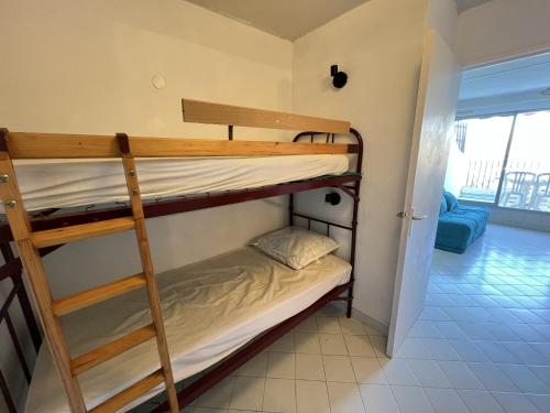 Studio Apartment image 10
