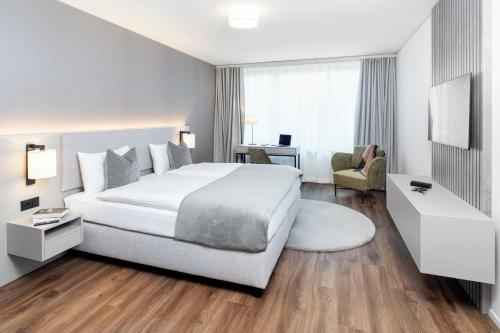 1 queen bed, 1 sofa bed