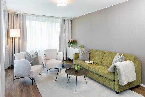 1 queen bed, 1 sofa bed