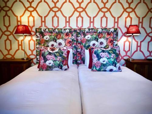 2 twin beds