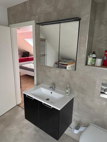 Baie, Neu renovierte 2 Zimmer Wohnung 24h Check-In in Gadheim