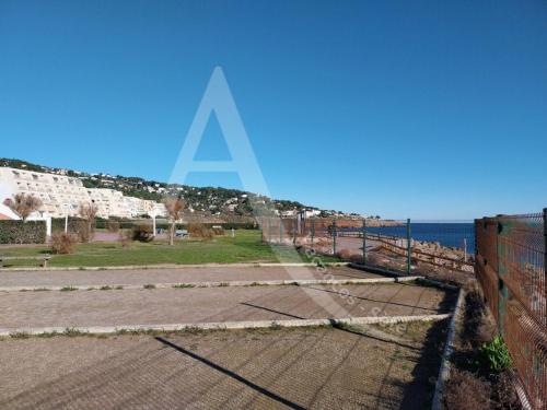 Apartment with Sea View image 2