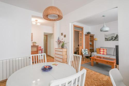 Bright cozy 2BD - OPERA area, Madrid (fotografie 4)