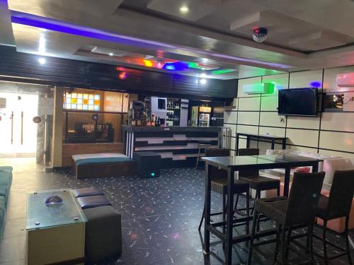 Restaurant, Aotel DawnCarrington Hotel, Ojota in Kosofe