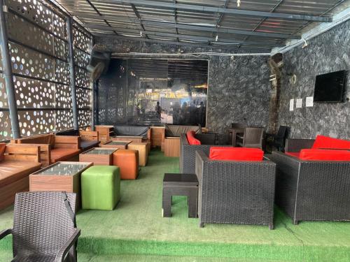 Restaurant, Aotel DawnCarrington Hotel, Ojota in Kosofe