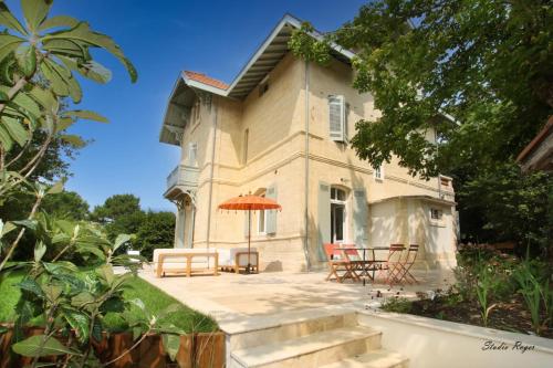 Villa familiale rénovée à Arcachon avec 6 ch, 4 sdb, entre 8 à 10 pers - Location, gîte - Arcachon
