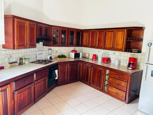 Iekārtas, Maison spacieuse et confortable in Le Marigot