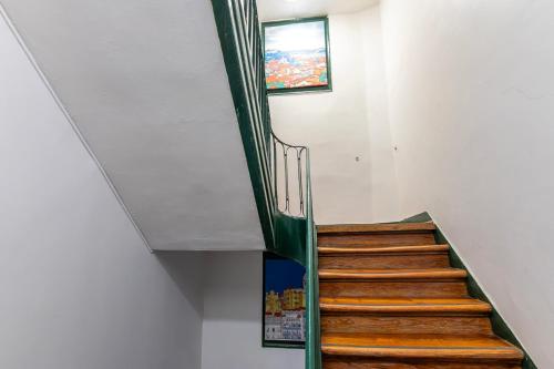 Very Sunny apartment with large balcony 3rd floor