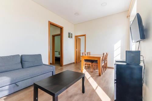 Very Sunny apartment with large balcony 3rd floor