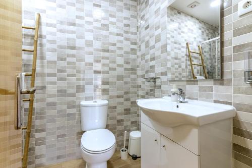 Very Sunny apartment with large balcony 3rd floor