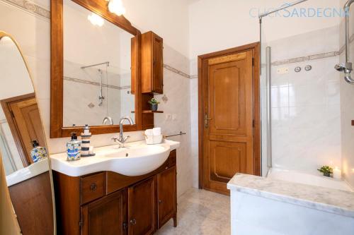 Villa Le Dune a few steps from the sandy beach of Maria Pia