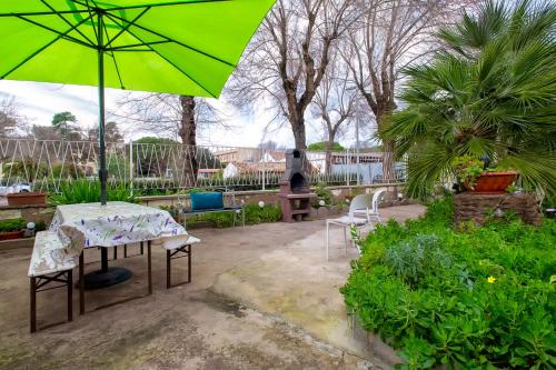 Villa Le Dune a few steps from the sandy beach of Maria Pia