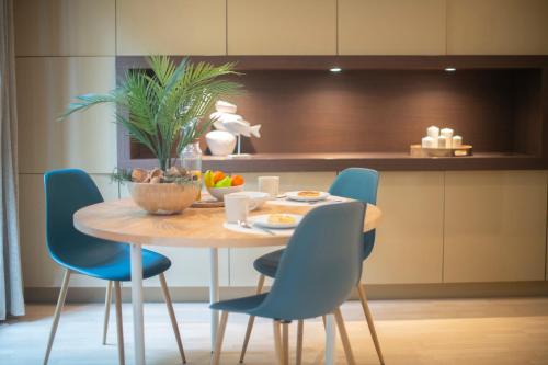 One-Bedroom Apartment image 9